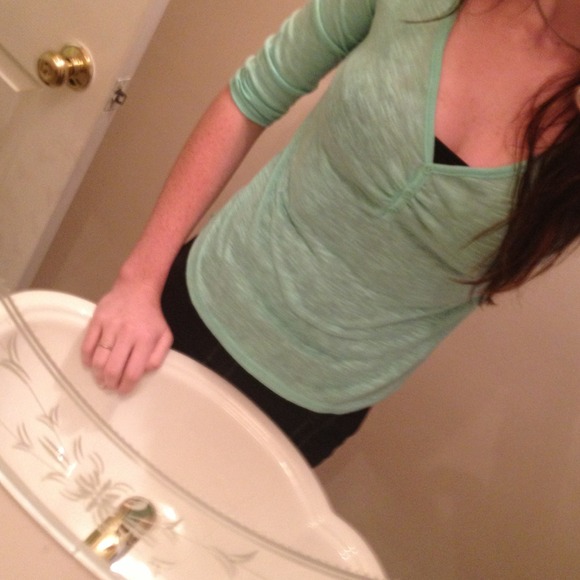 Adorable teal quarter sleeve top! - Picture 3 of 4