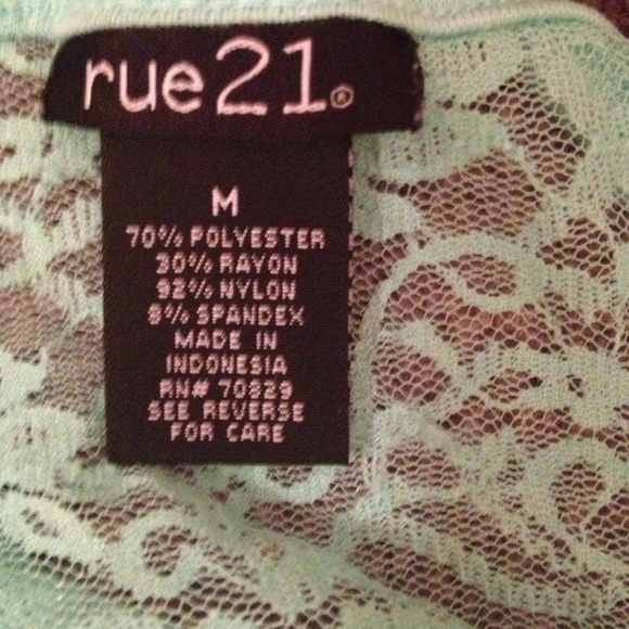 Adorable teal quarter sleeve top! - Picture 4 of 4