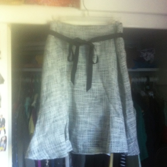 ⚡️FLASH SALE ⚡️White House Black Market Skirt