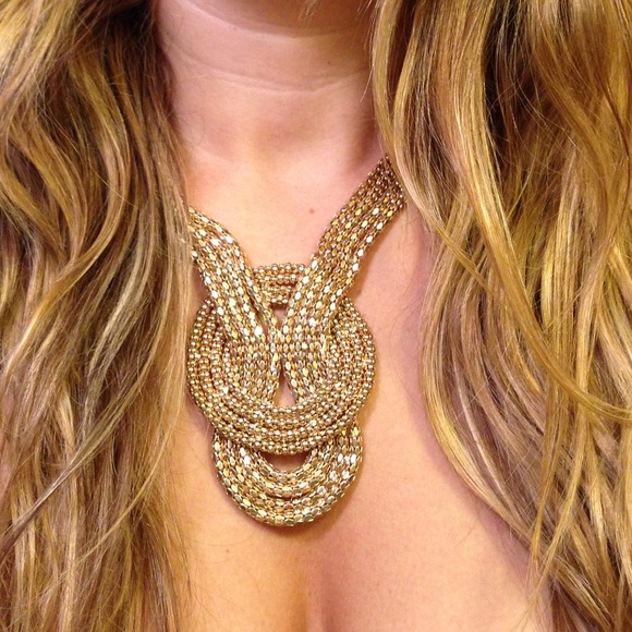 Express gold knot necklace