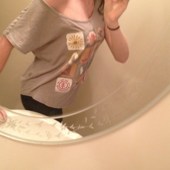 Awesome gray love shoulder shirt! - Picture 2 of 4