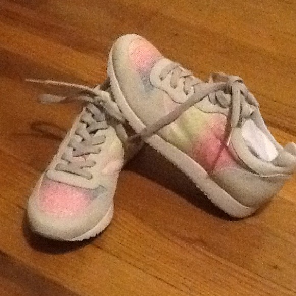 London rebel sneakers
