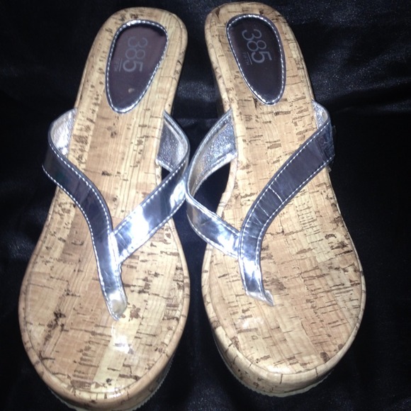 Shoes - 💛 Silver wedge sandals