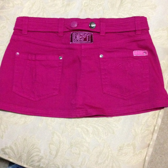 Super short mini from Europe hot pink. - Picture 2 of 3