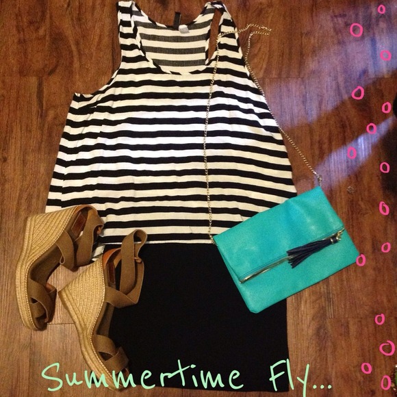 SOLD// H&M Black & White stripped top