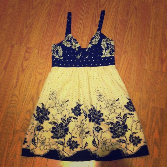 ✋🚫SOLD🚫✋ on CL. Black and cream dress