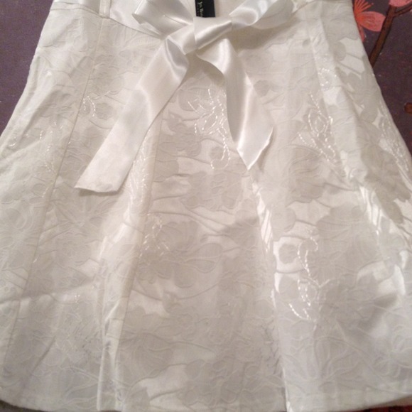 Gorgeous Skirt - Picture 2 of 3