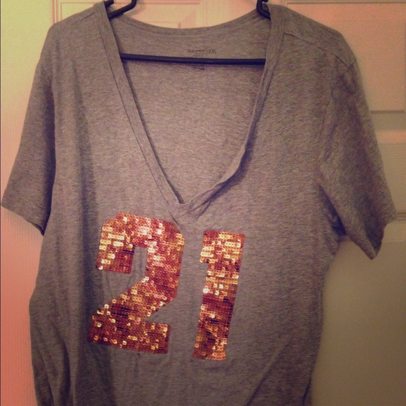 Old navy light grey tshirt