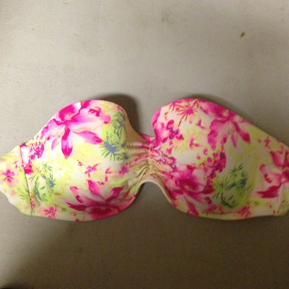 Victoria's Secret strapless swimsuit top! - Picture 1 of 1