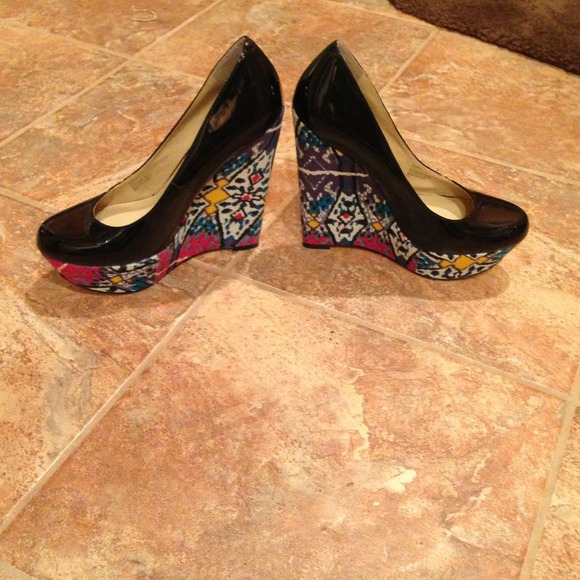 Unique Steve Madden wedges!