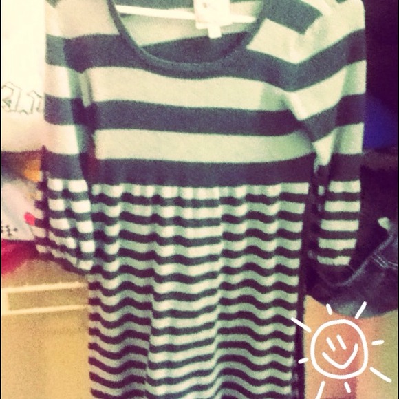Stripped gray and black 3/4 length sleeve shirt