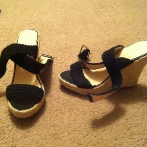 Black wedges