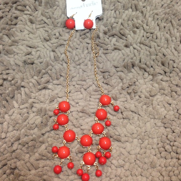 SOLD IN BUNDLE 🎀Orange Bubble Necklace/earrings