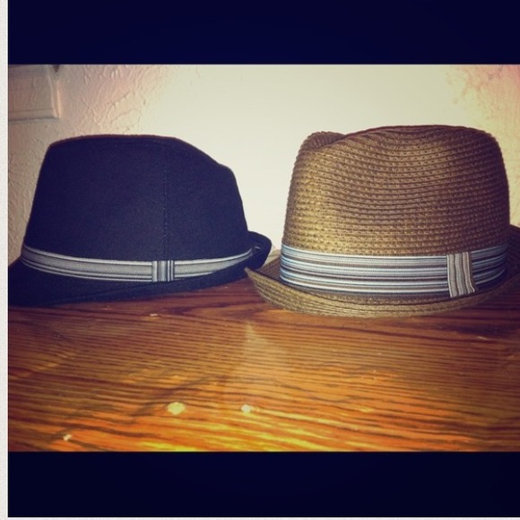2 Fedora's
