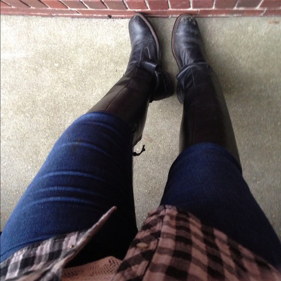 ⚡About Me⚡ - Picture 2 of 4