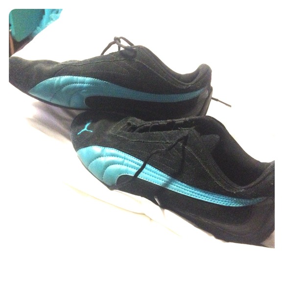 blue puma sneakers size 6.