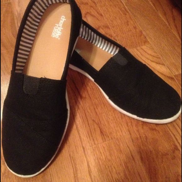 Black fake toms