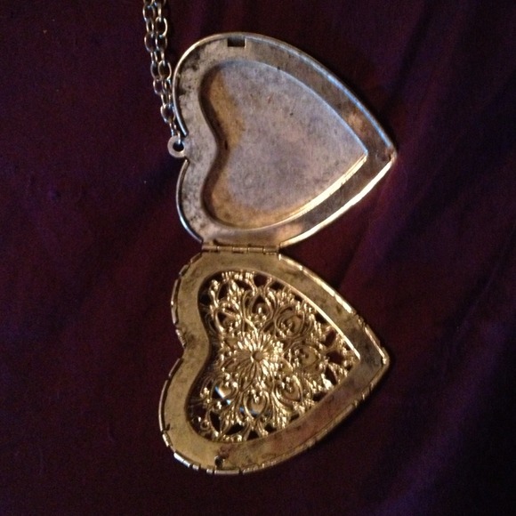Lucky Loo Loo Large Filagree CROW Heart Locket - Picture 3 of 4