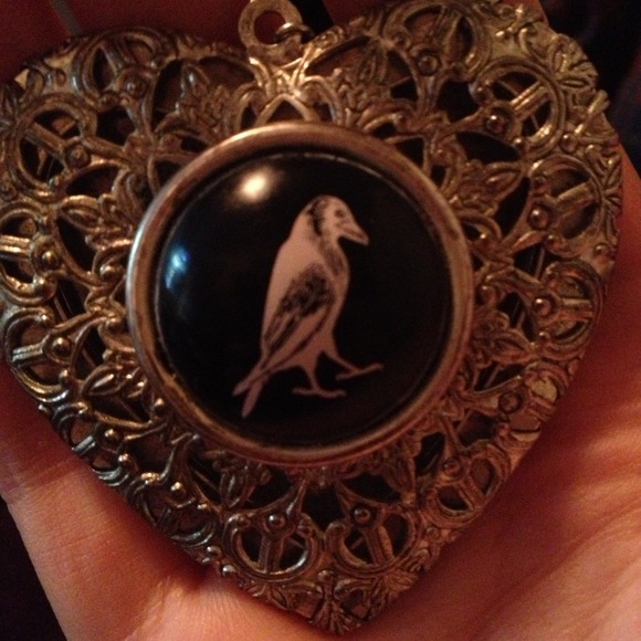 Lucky Loo Loo Large Filagree CROW Heart Locket - Picture 4 of 4