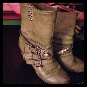 GRAY ANKLE BOOTS