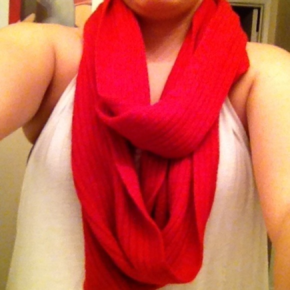 ❌ HOLD ❌Red infinity scarf