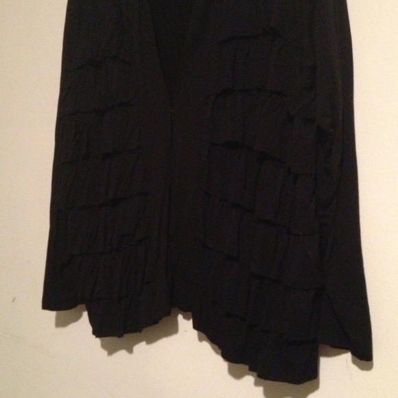❗️Sold❗️Black Ruffled Cardigan - Picture 2 of 3