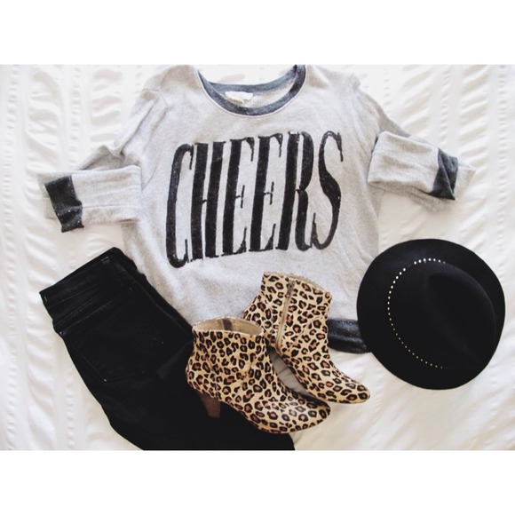 🚫 RESERVED 🚫 F21 "Cheers!" sequined pullover