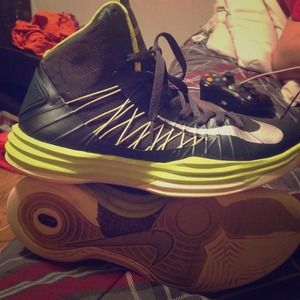 MENS! 2012 Hyper dunks Size 9.5 ✔
