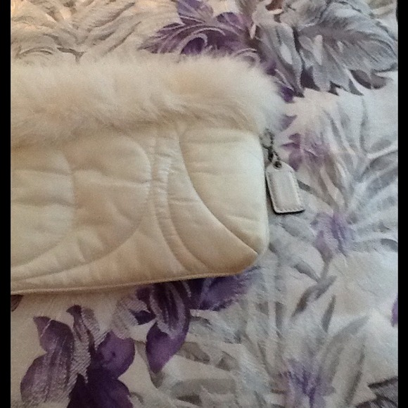 SOLD.       Coach Wristlet - JW23 - Picture 3 of 4