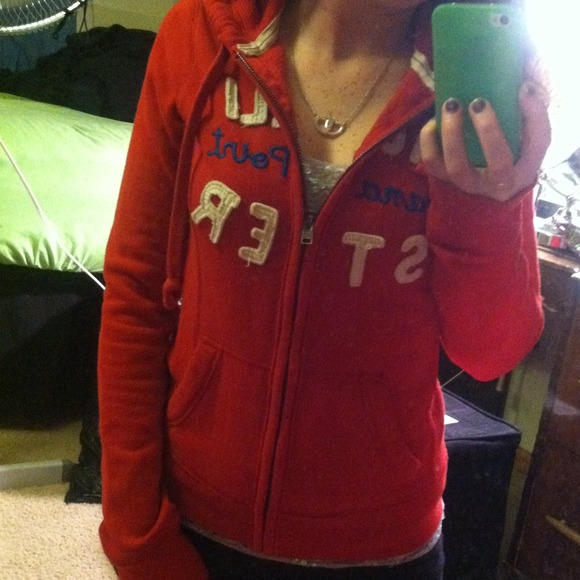 Red Hollister Dana point sweat shirt! - Picture 3 of 3