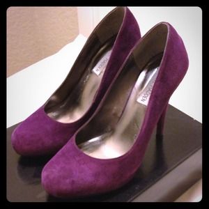 REDUCED! Steve Madden purple suede pumps.