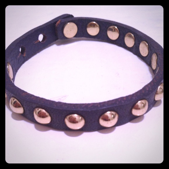 LEATHER STUD BRACELET PURPLE/GOLD