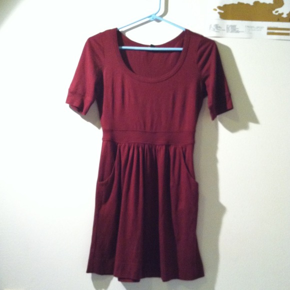 🎀Sold🎀basic maroon half sleeve dress - Picture 2 of 4