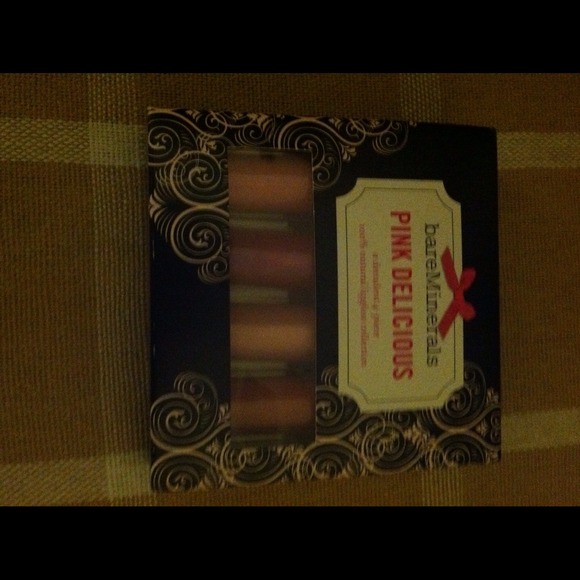 BNWOT!! Bare Minerals 4 piece lip gloss set