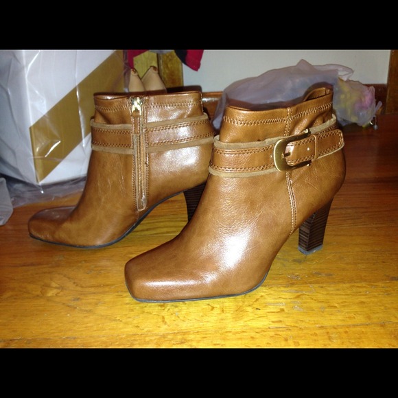 !!🚫SOLD!!Caramel/Light Brown Booties!!! 🚫SOLD!!
