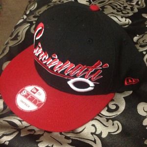 Snap back reds retro word snap Blk/red