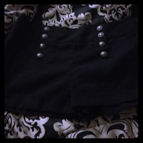 Who wears short shorts?!?!