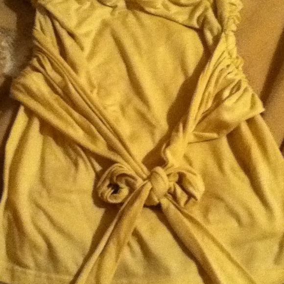 Adorable tie halter top - Picture 2 of 2