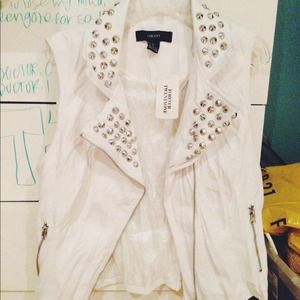White leather sleeveless jacket