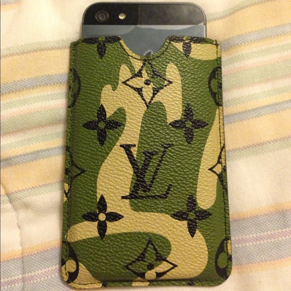 ⚡ON HOLD⚡ Authentic Louis Vuitton phone holder
