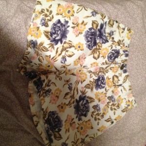 Vintage, floral shorts! Size 6.
