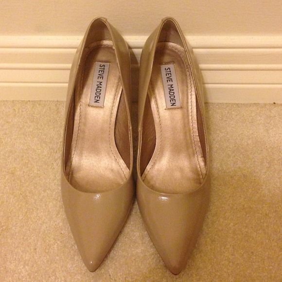 Steve Madden nude pump sz 7