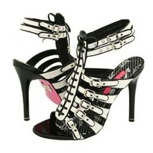 ❌SOLD❌Betsey Johnson Daker Heel