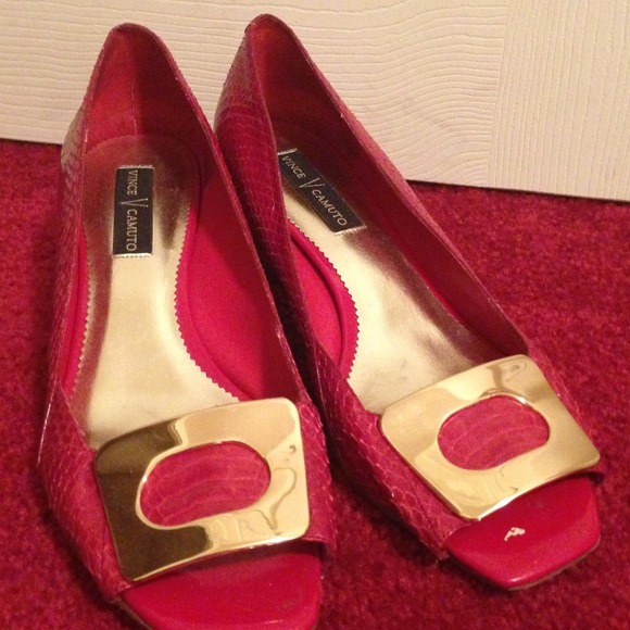 Vince Camuto leather open toe shoe