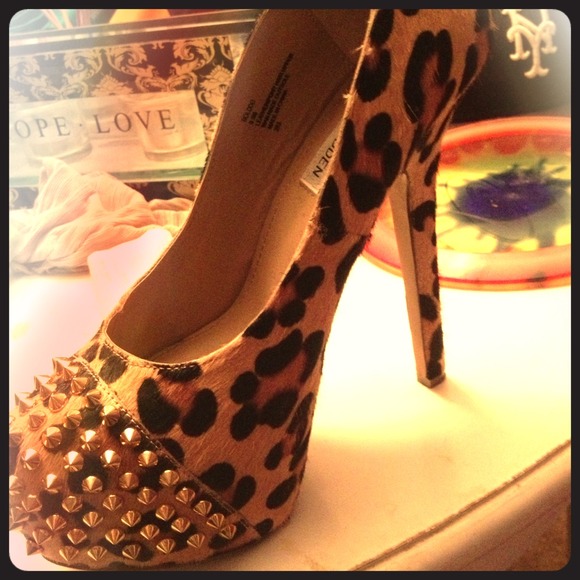 Steve madden Studded pump