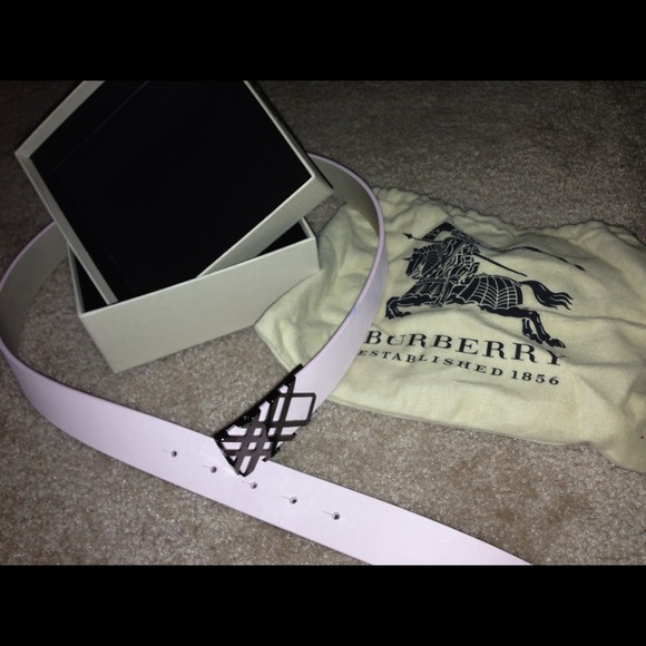 Women Burberry belt