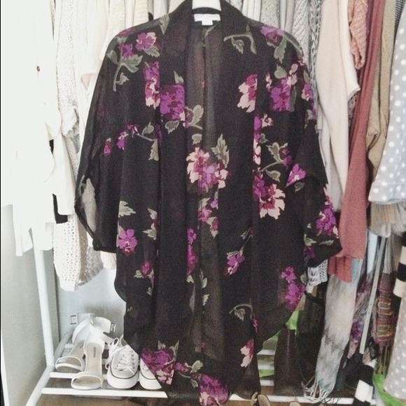 ❌📦 SOLD -- Cotton On Black Floral Kimono Size M