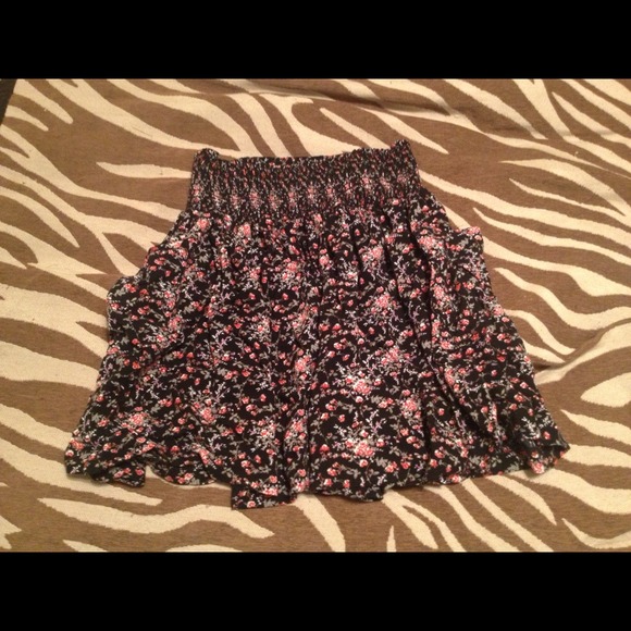 Cute floral skirt with pockets