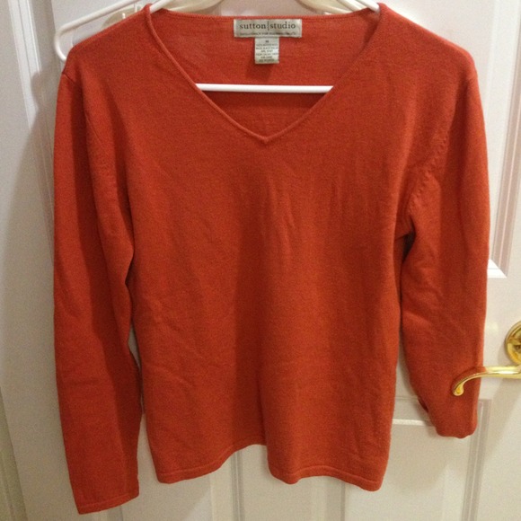 100% Merino Wool Sweater From Bloomingdales - Picture 2 of 3