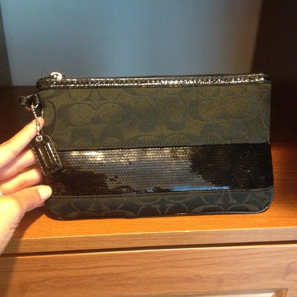 Authentic Coach Wristlet - Picture 1 of 4